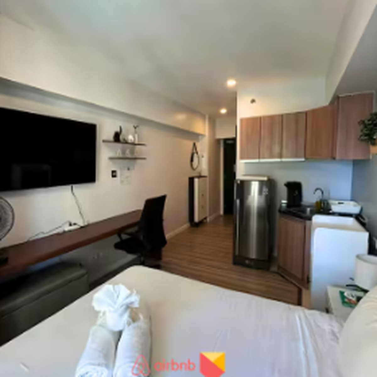 Unit 1510 — Superhost Pool Studio
