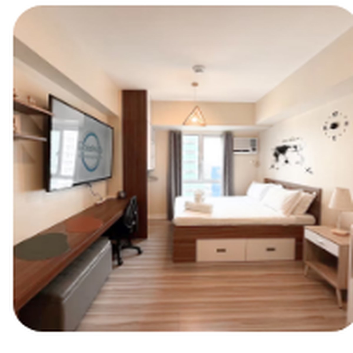 Unit 1922 — High-Floor Pool Stay