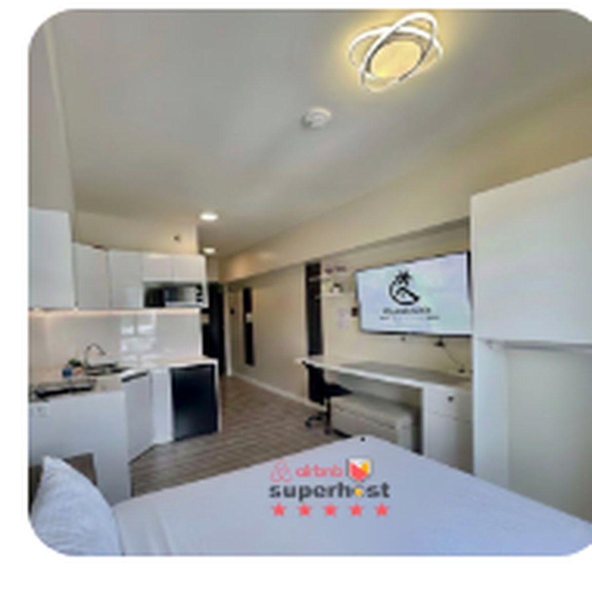 Unit 812 — Superhost Studio