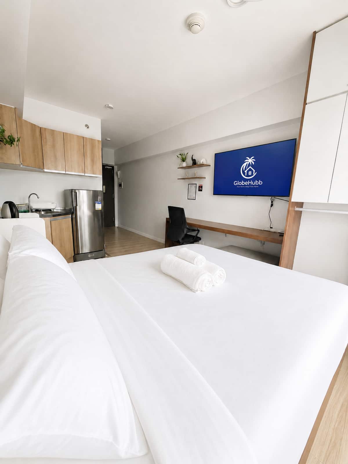 Unit 1510 — Pool Access Studio photo 4