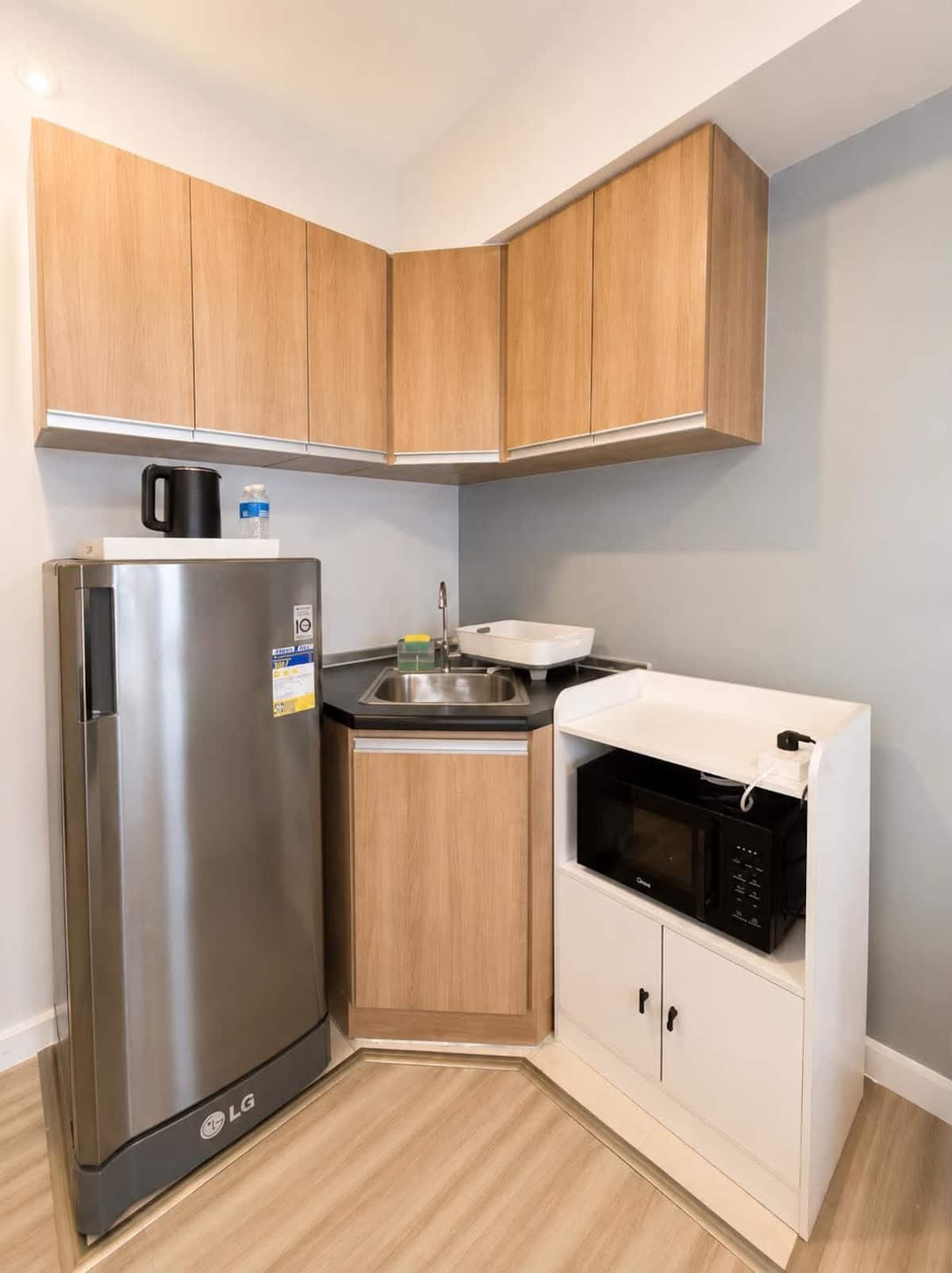 Unit 1511 — Pool Access One-Bedroom photo 4