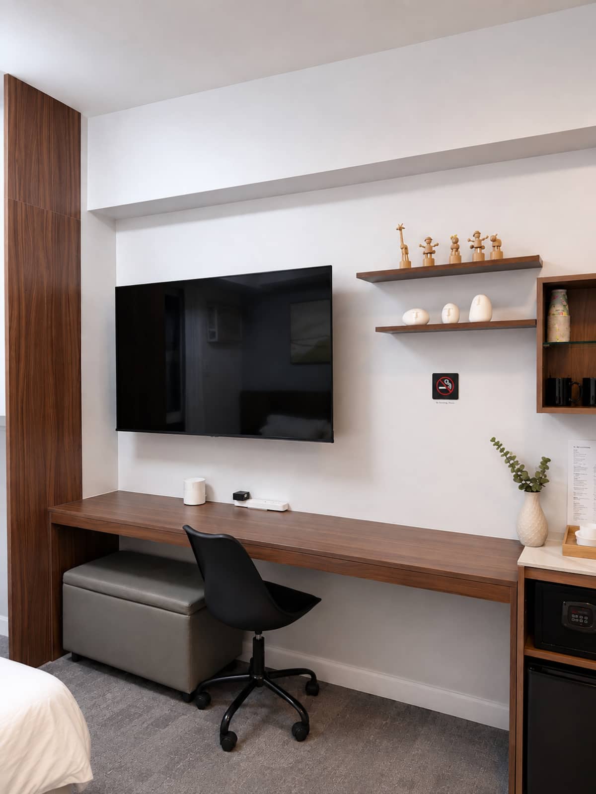 Unit 1821 — Pool Access Studio photo 3