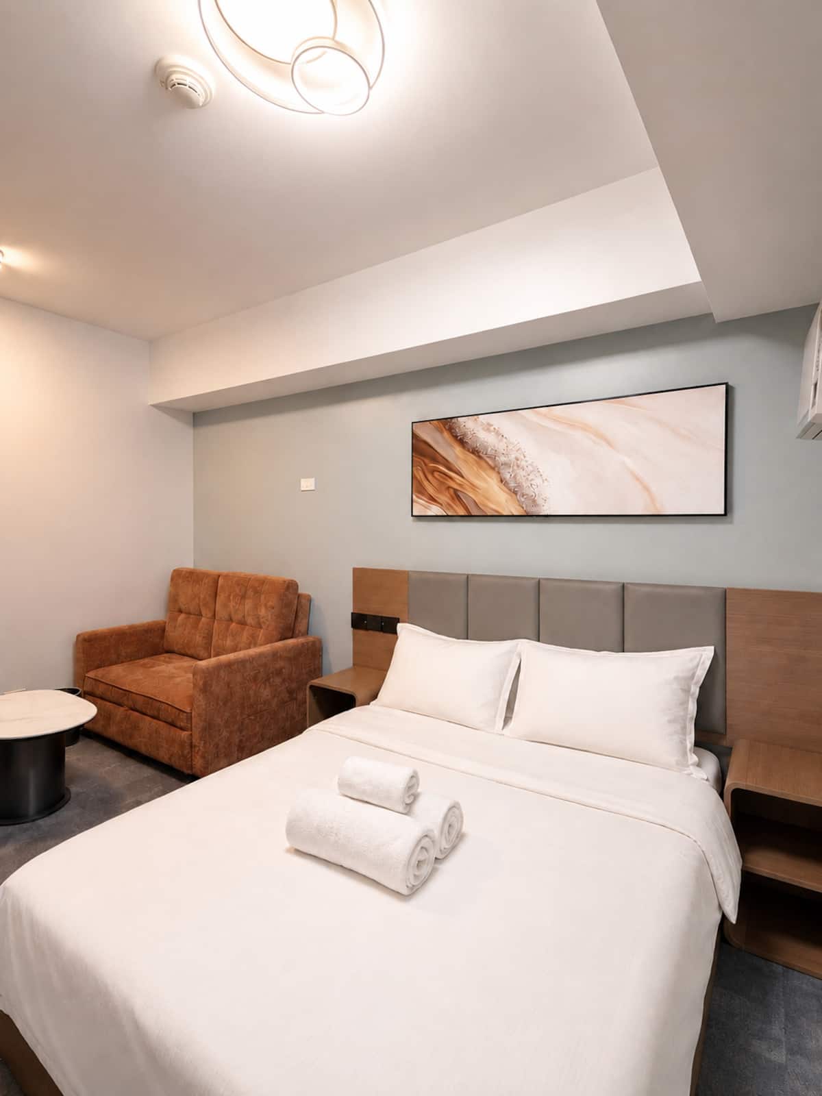 Unit 3111 — Pool Access One-Bedroom photo 2