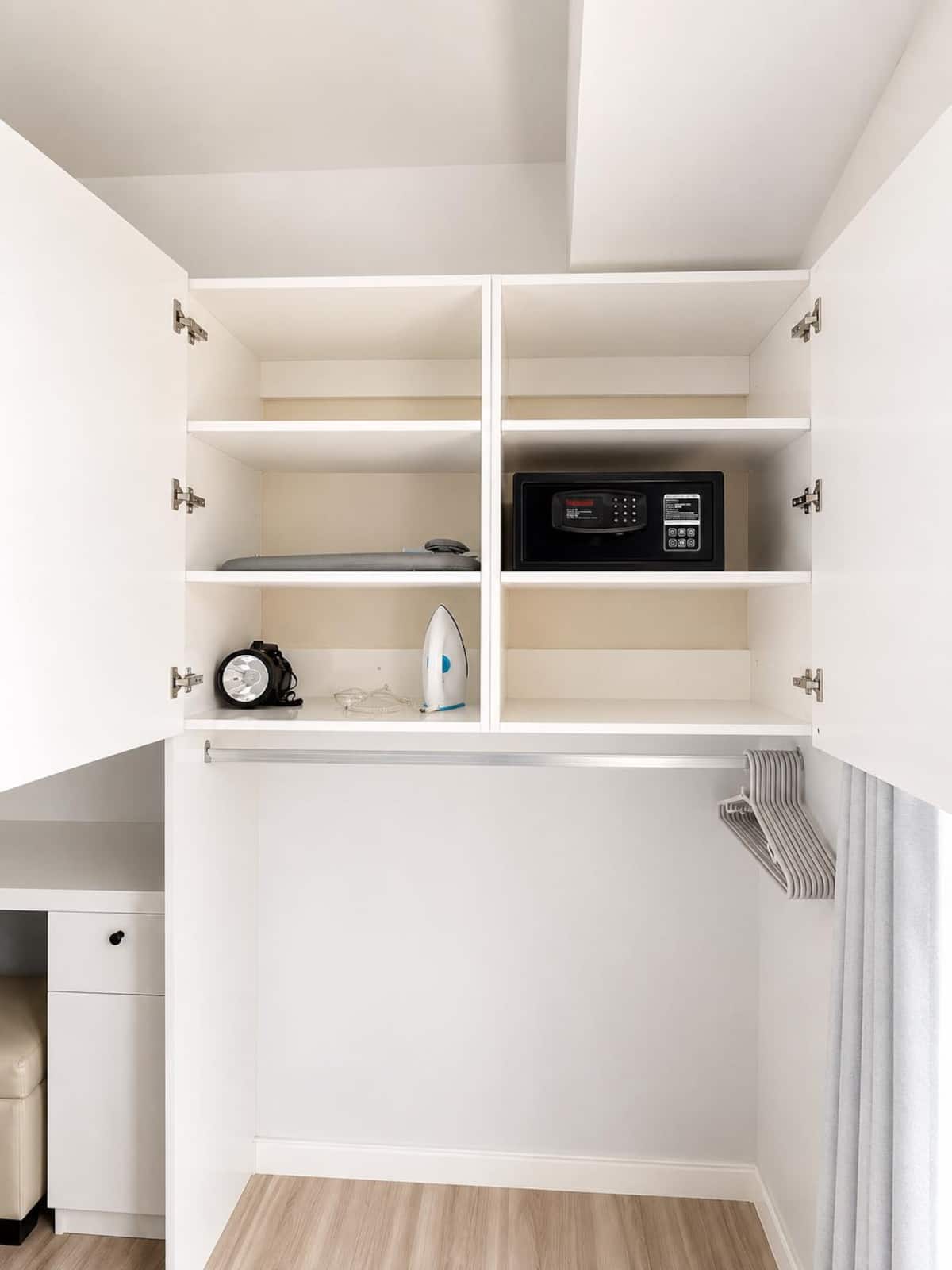 Unit 812 — Pool Access Studio photo 2