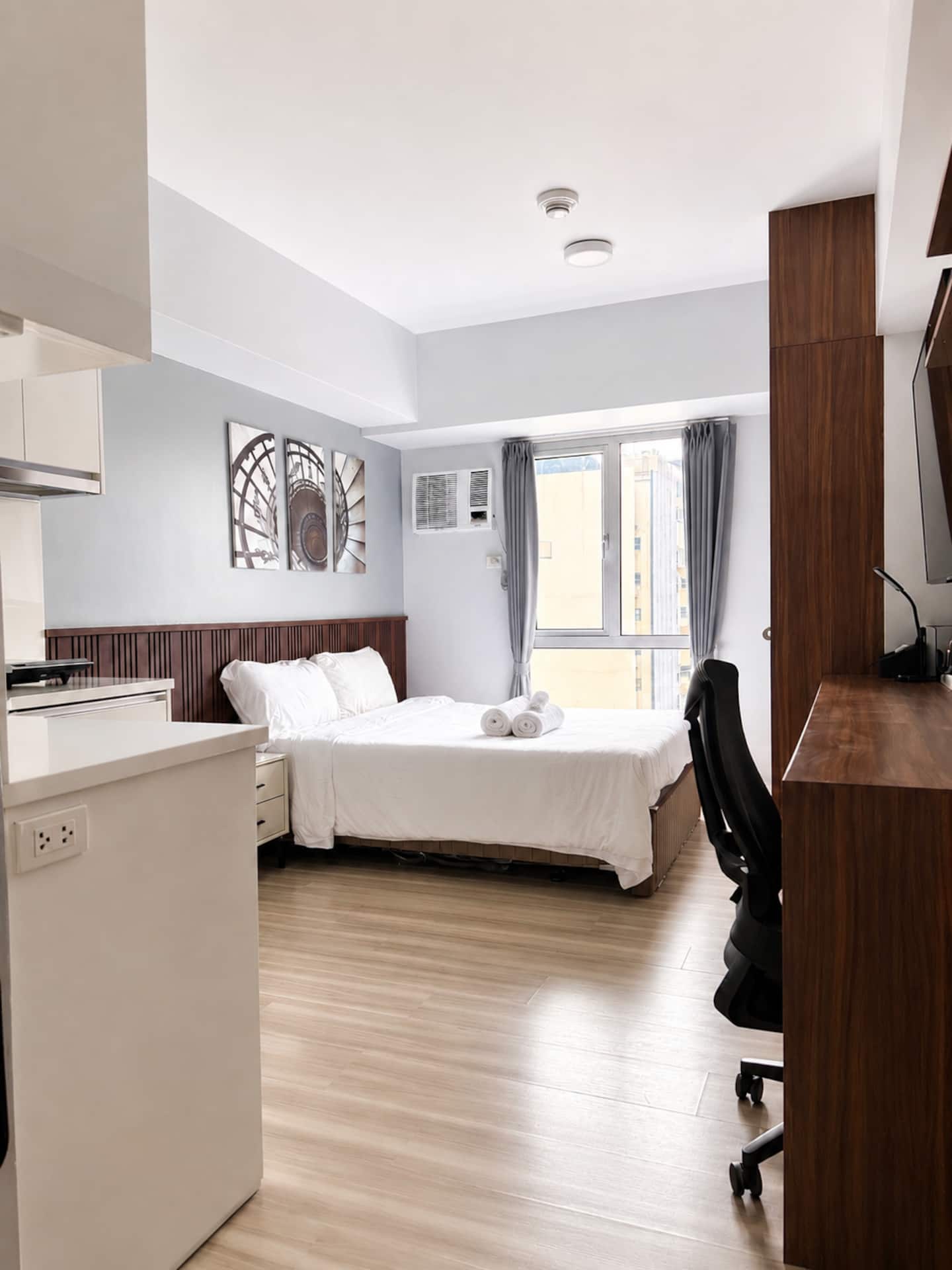 Unit 811 — Pool Access Studio with Free Netflix