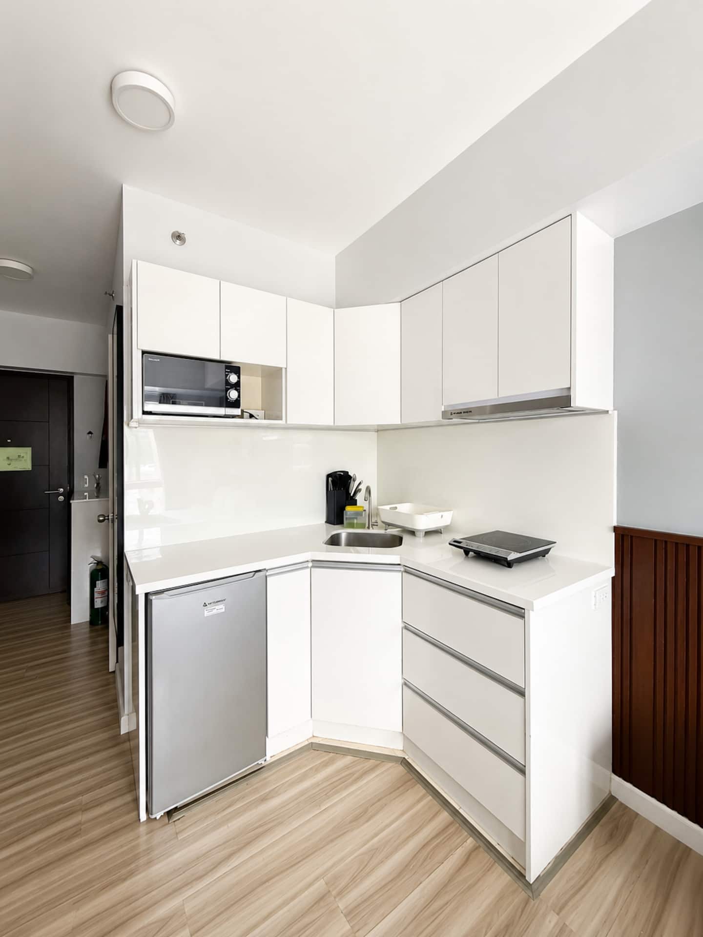 Unit 811 — Pool Access Studio with Free Netflix photo 4
