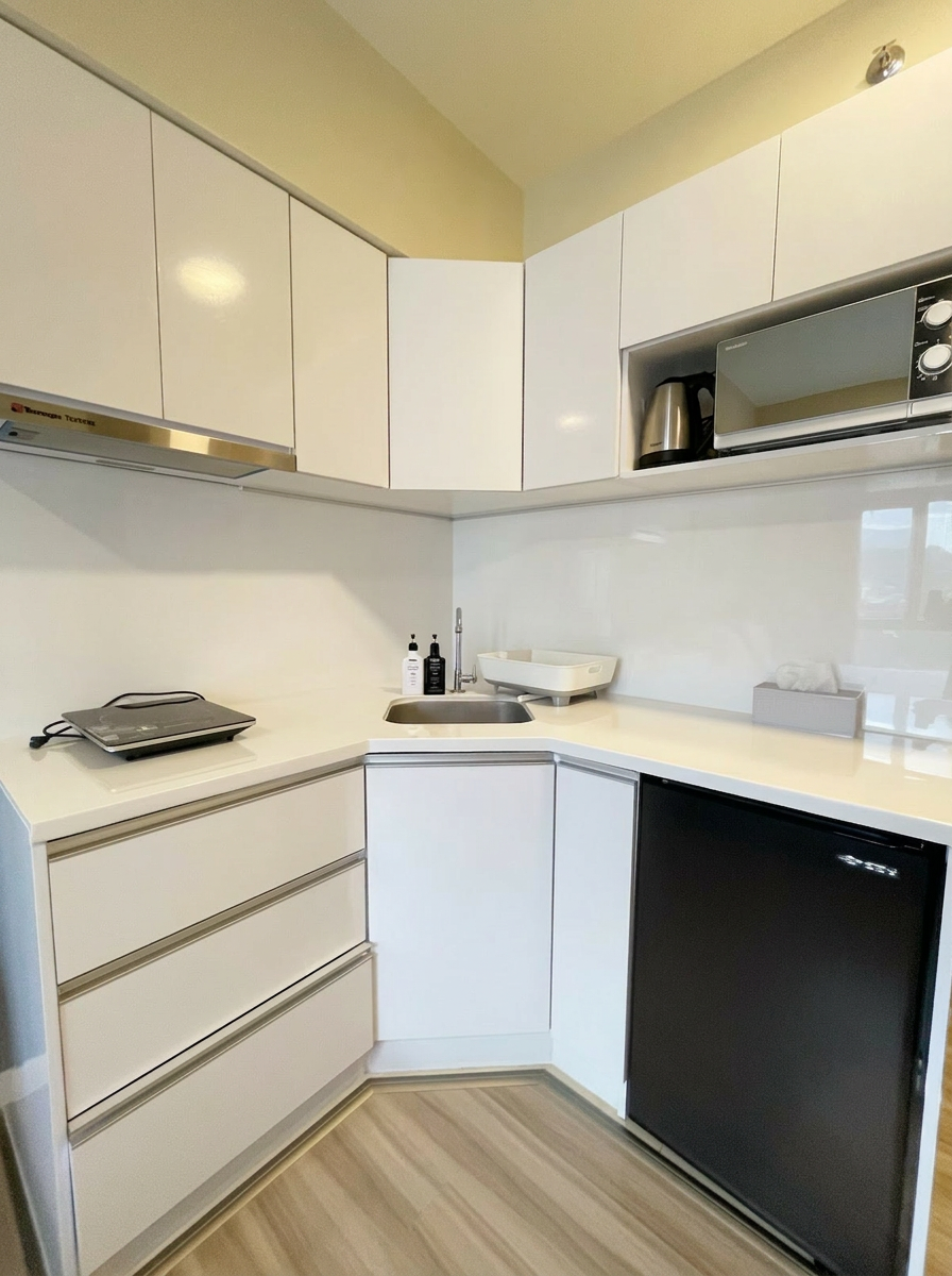 Fully equipped kitchenette
